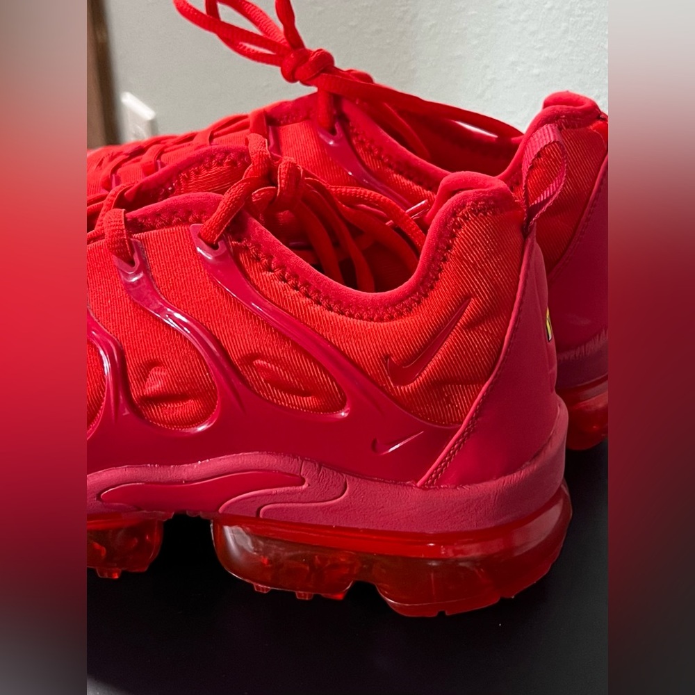 ✨Like New Nike Men's Red Air VaporMax Plus Shoes Athletic Triple Red Sneakers - Picture 15 of 16